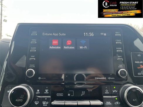 Used 2021 Toyota Highlander XLE FWD image 15