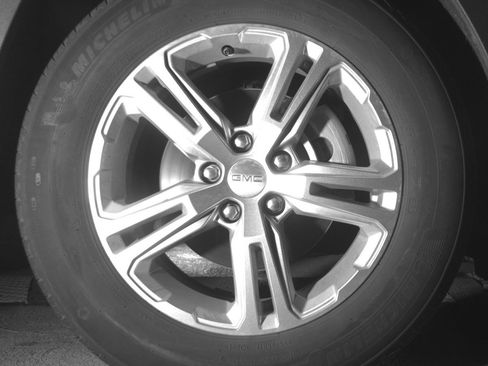 Used 2024 GMC Terrain SLE FWD image 13