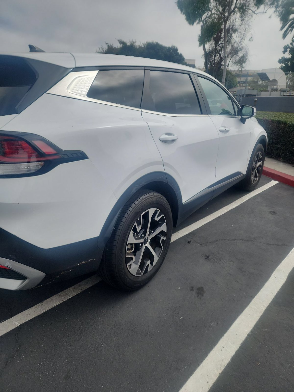 Used 2024 Kia Sportage EX FWD image 3