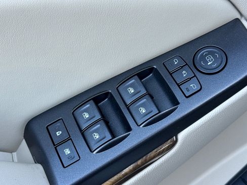 Used 2016 GMC Yukon Denali w/ Open Road Package image 11