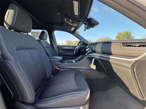 New 2025 Jeep Grand Cherokee Laredo X w/ Luxury Tech Group I image 14