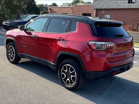 Used 2025 Jeep Compass Trailhawk w/ Trailer Tow Group AWD/4WD image 3