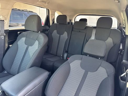 Used 2025 Kia Sorento LX FWD image 30
