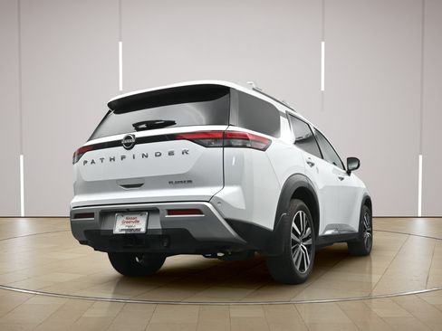 Certified 2025 Nissan Pathfinder Platinum w/ Cargo Package FWD image 29