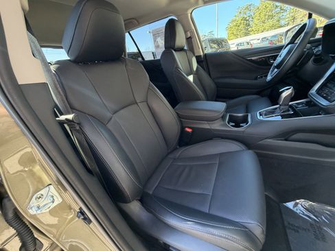 Used 2025 Subaru Outback Limited image 21