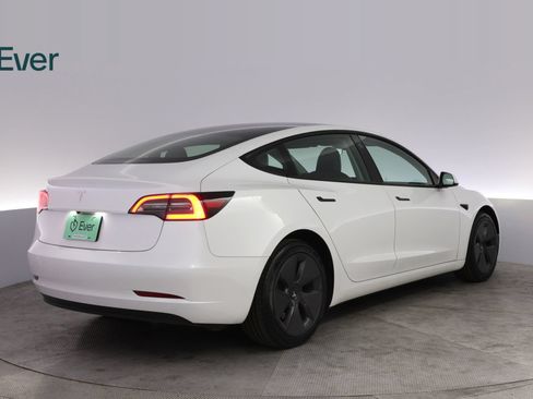 Used 2023 Tesla Model 3 Standard Range RWD image 3