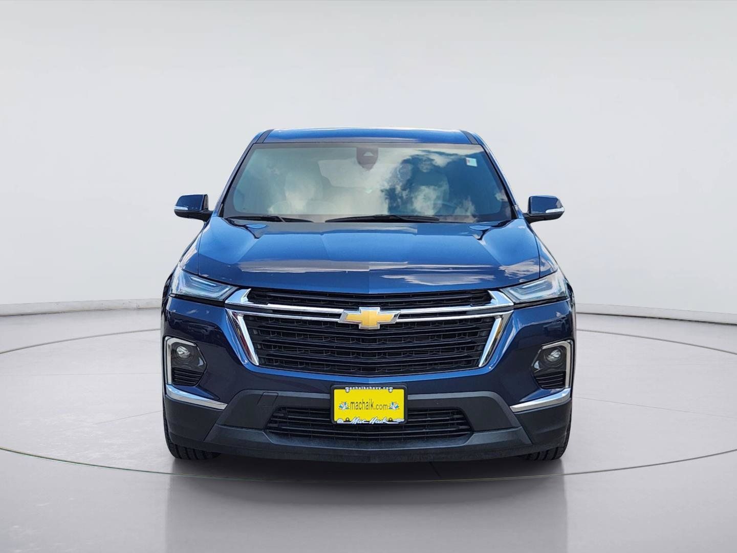 Used 2023 Chevrolet Traverse LS w/ Safety Package FWD image 2