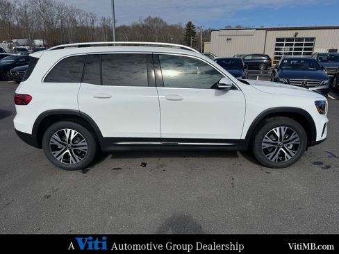 New 2026 Mercedes-Benz GLB 250 4MATIC image 9