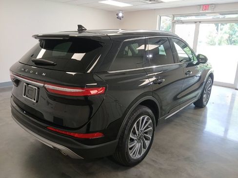 Used 2024 Lincoln Corsair Reserve AWD/4WD image 2