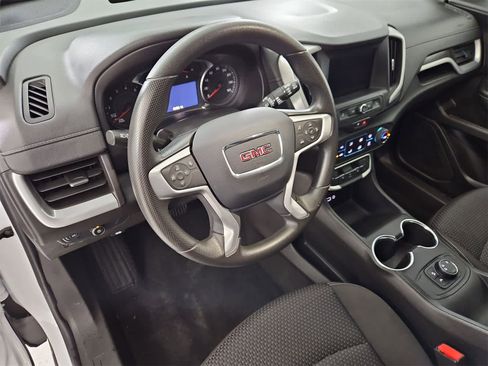 Used 2024 GMC Terrain SLE image 2