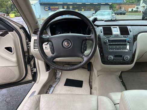 Used 2008 Cadillac DTS w/ Sun And Sound Package FWD image 14