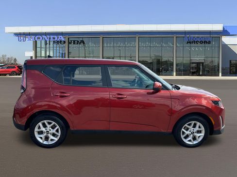 Used 2024 Kia Soul LX w/ Option Group 015 FWD image 5