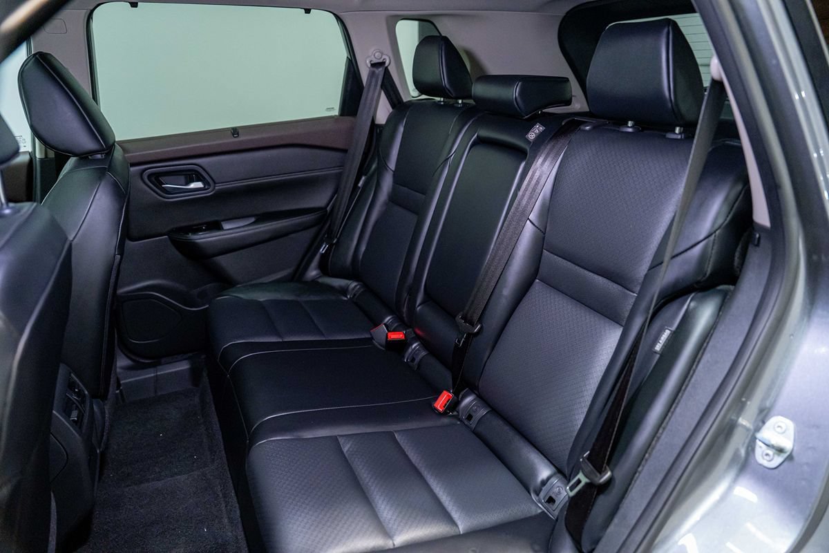 Used 2023 Nissan Rogue SV w/ SV Premium B Package FWD image 14