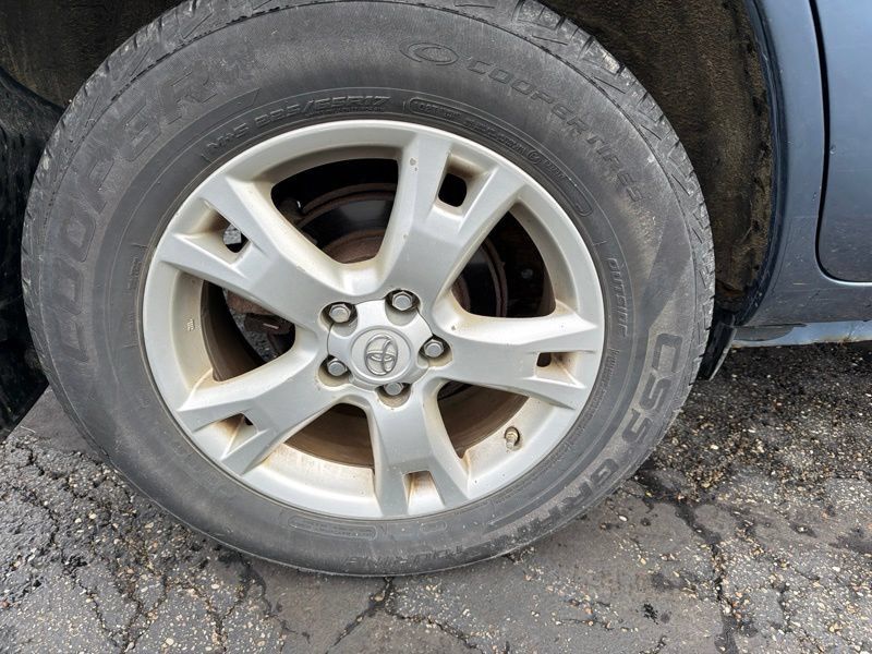 Used 2011 Toyota RAV4 4WD w/ Upgrade Value Pkg image 9