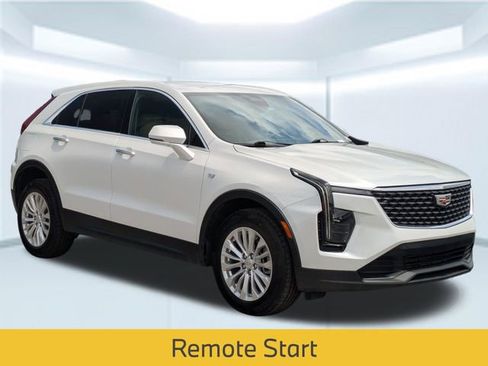 Used 2024 Cadillac XT4 Luxury w/ Cold Weather Package FWD image 9