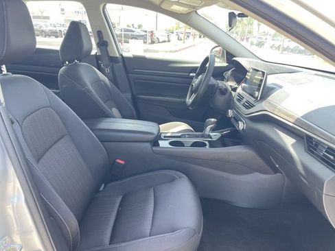 Used 2024 Nissan Altima 2.5 SV FWD image 26