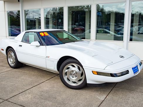 Used 1995 Chevrolet Corvette Convertible RWD image 2