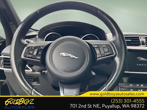 Used 2018 Jaguar F-PACE Premium image 29