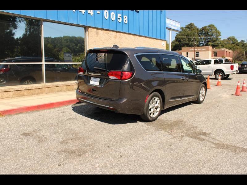 Used 2017 Chrysler Pacifica Touring-L Plus w/ Tire & Wheel Group FWD image 4