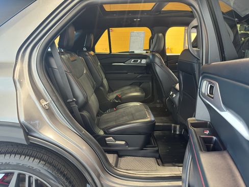 Used 2025 Ford Explorer ST AWD/4WD image 16