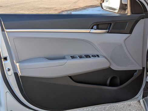 Used 2020 Hyundai Elantra SE image 12