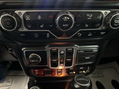 Used 2020 Jeep Gladiator Rubicon image 21