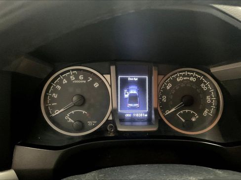 Used 2017 Toyota Tacoma SR image 14