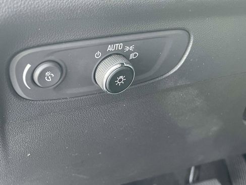 Used 2022 Buick Envision Essence w/ Safety Package FWD image 20
