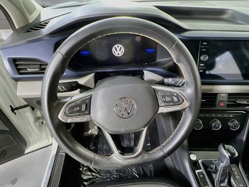 Used 2023 Volkswagen Taos SE FWD image 11
