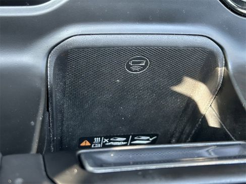 Used 2022 GMC Sierra 1500 AT4X image 33