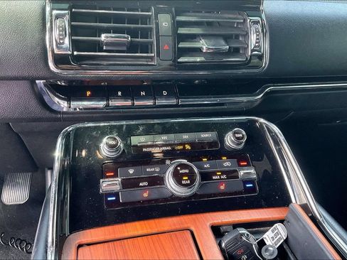 Used 2019 Lincoln Navigator L Select w/ Technology Package RWD image 32