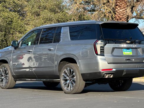New 2026 Chevrolet Suburban High Country image 5