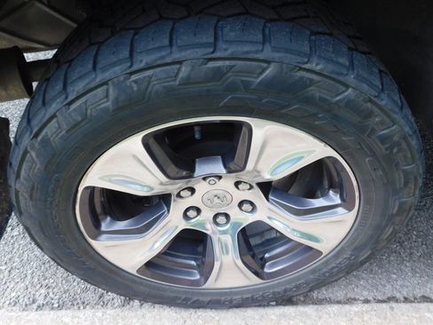 Used 2022 RAM 1500 Laramie AWD/4WD image 7