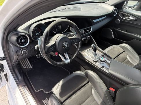 Used 2017 Alfa Romeo Giulia Quadrifoglio RWD image 10