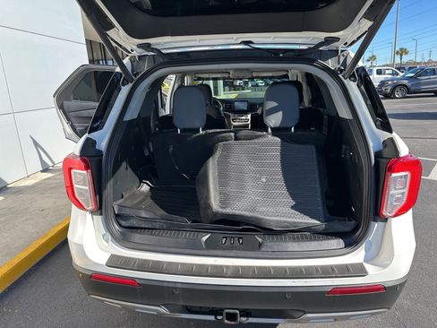 Used 2023 Ford Explorer XLT w/ Equipment Group 202A image 11