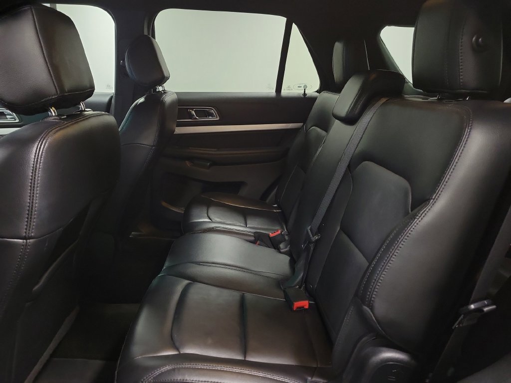 Used 2017 Ford Explorer XLT w/ Equipment Group 202A FWD image 29
