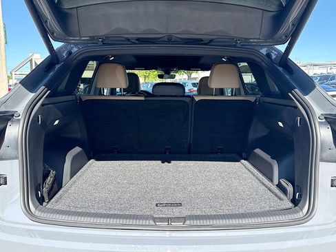 Used 2025 Volkswagen Atlas Cross Sport SE image 11