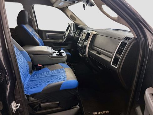 Used 2020 RAM 1500 Classic SLT AWD/4WD image 32