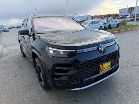 New 2026 Volkswagen Tiguan SEL R-Line AWD/4WD image 9
