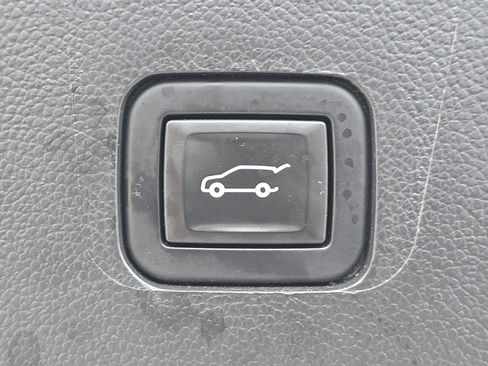 Used 2021 Chevrolet Traverse LT w/ LPO, Floor Liner Package image 16