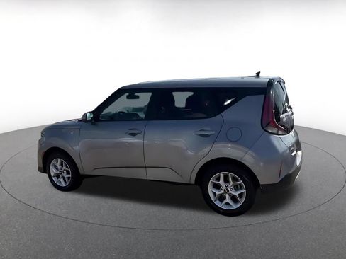 Used 2025 Kia Soul LX w/ LX Technology Package FWD image 10