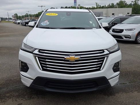 Used 2023 Chevrolet Traverse Premier FWD image 2