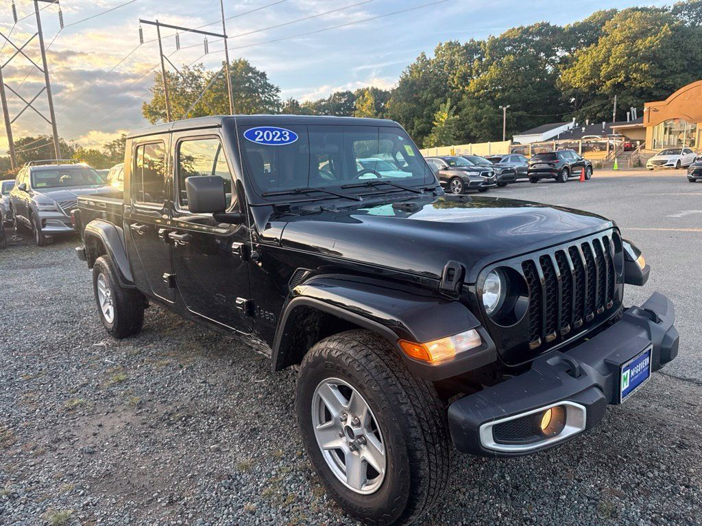 Used 2023 Jeep Gladiator Sport AWD/4WD image 25