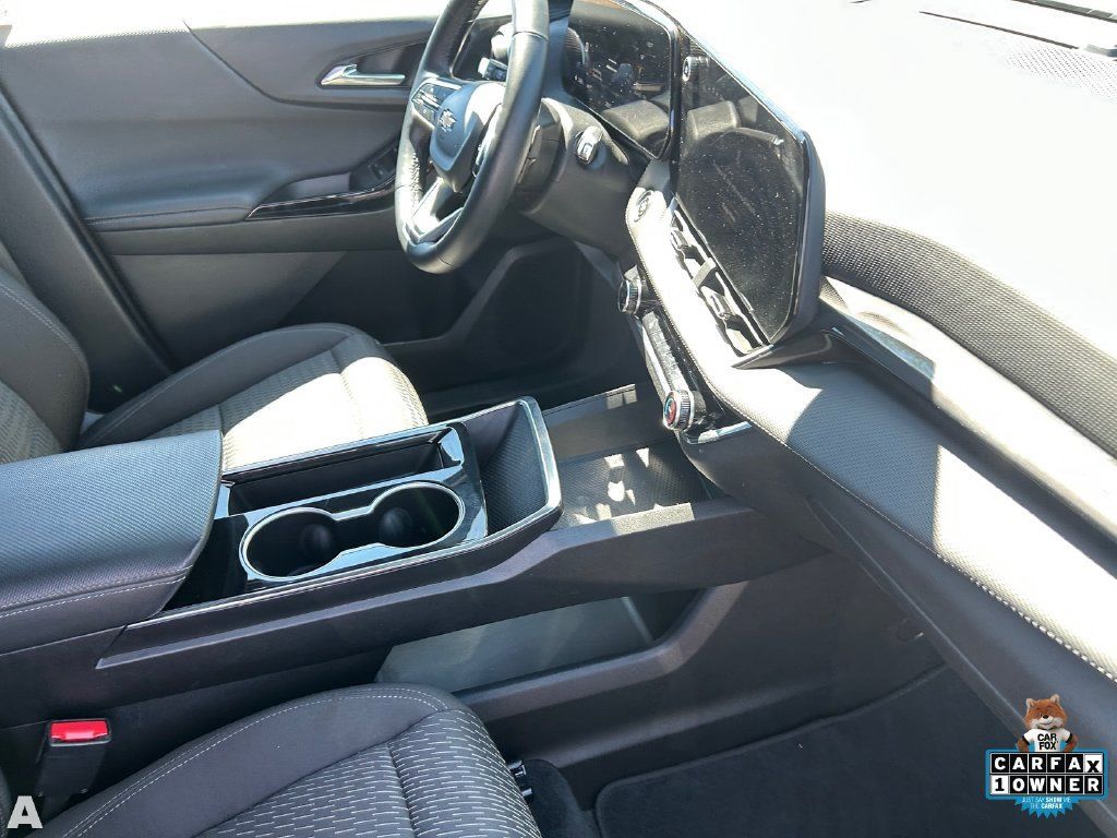 Used 2025 Chevrolet Equinox LT AWD/4WD image 13