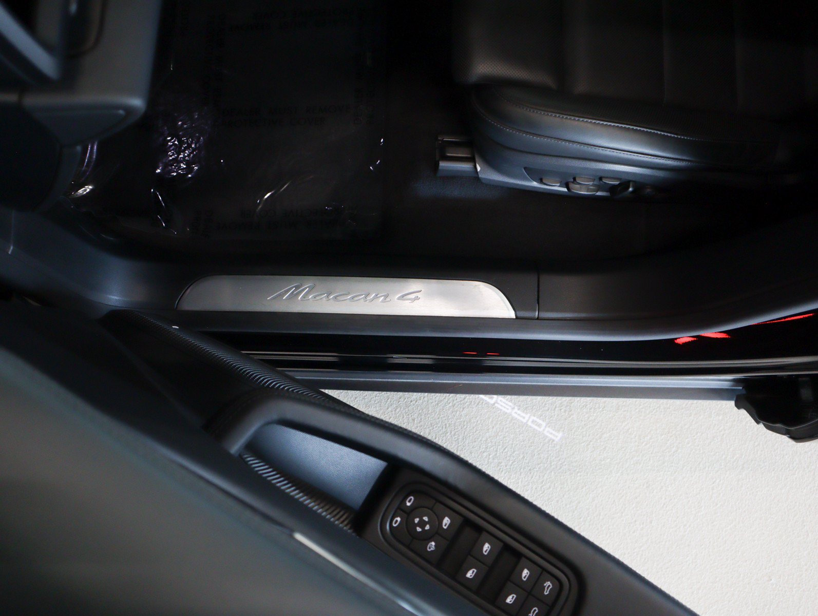 Certified 2024 Porsche Macan 4 Electric AWD/4WD image 23