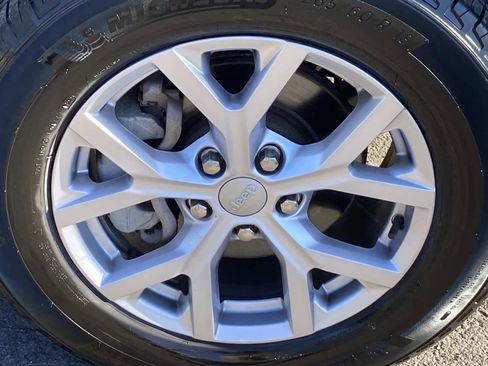 Used 2022 Jeep Grand Cherokee Limited image 29