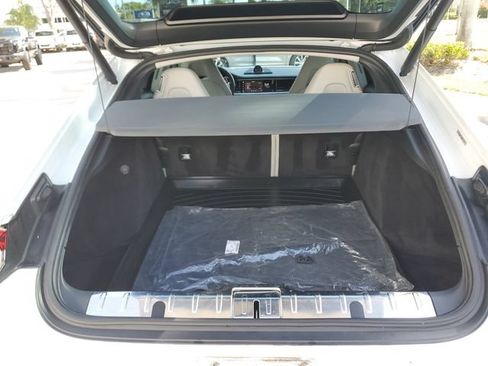 Used 2023 Porsche Panamera RWD image 25
