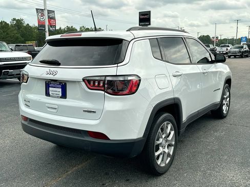 Used 2024 Jeep Compass Latitude AWD/4WD image 7