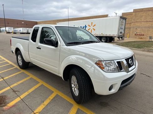 Used 2019 Nissan Frontier SV image 4