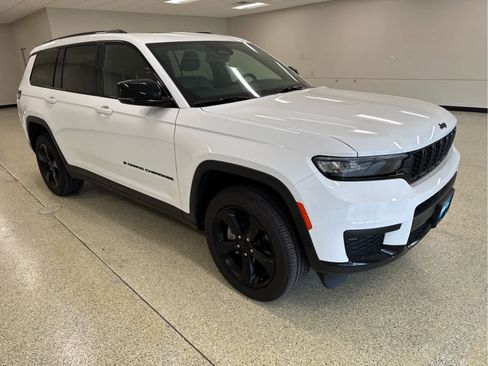 Used 2024 Jeep Grand Cherokee L Altitude image 4